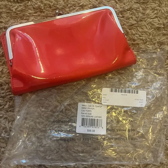 HOBO Shiny Red Clutch - Picture 4 of 8